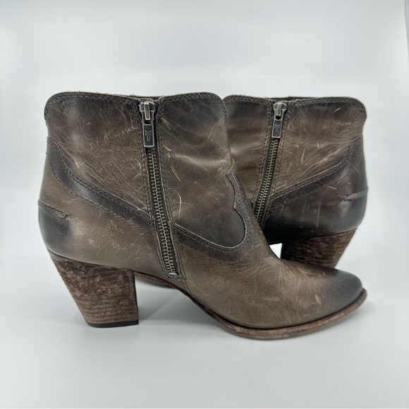 FRYE Renee Short Seam Brown Leather Ankle Boot with Heel size 9.5 M 3472066 - Picture 3 of 8
